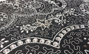Vintage Embroidery : Silver Stones
