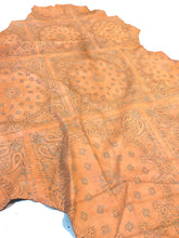 Carica l&#39;immagine nel visualizzatore di Gallery, Pelle  incisa Bandana