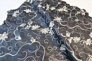 Pelle nera ricamo fiori
