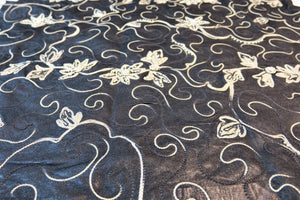 Pelle nera ricamo fiori