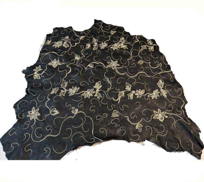 Pelle nera ricamo fiori